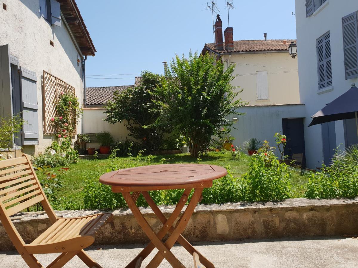 La Parenthese Bed & Breakfast La Reole Exterior photo