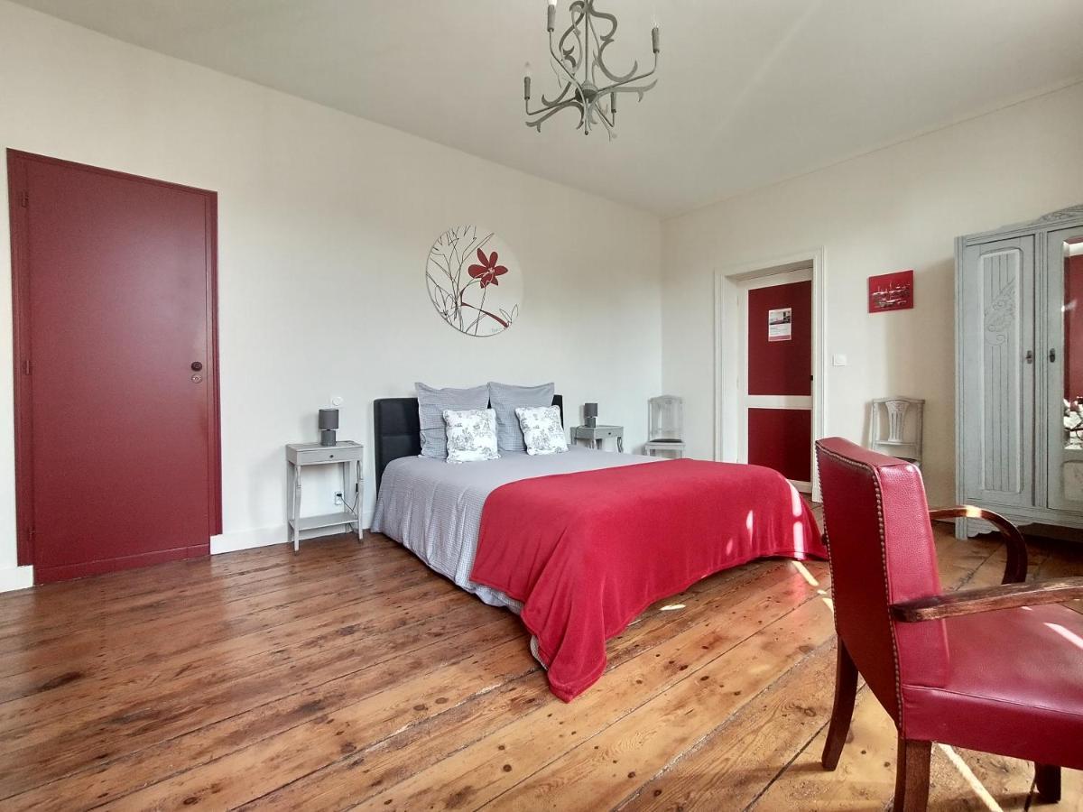 La Parenthese Bed & Breakfast La Reole Exterior photo